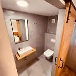 호텔 Pjagodic Cerklje - 5min To Airport - Free Parking 4*