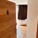 호텔 Pjagodic Cerklje - 5min To Airport - Free Parking 서클리예나고렌스켐