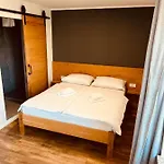 호텔 Pjagodic Cerklje - 5min To Airport - Free Parking 4*