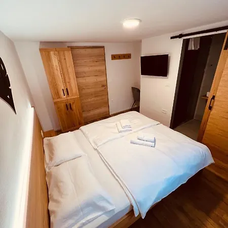 Hotel Pj Cerklje - 5min To Airport - Free Parking 4*