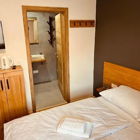 Pj Cerklje - 5min To Airport - Free Parking 4*