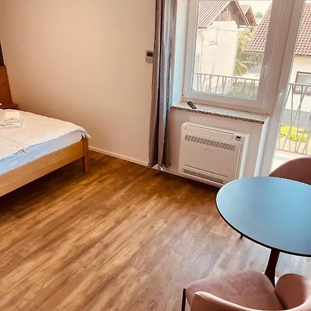 Pj Cerklje - 5min To Airport - Free Parking 4*