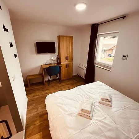 Hotel Pj Cerklje - 5min To Airport - Free Parking 4*