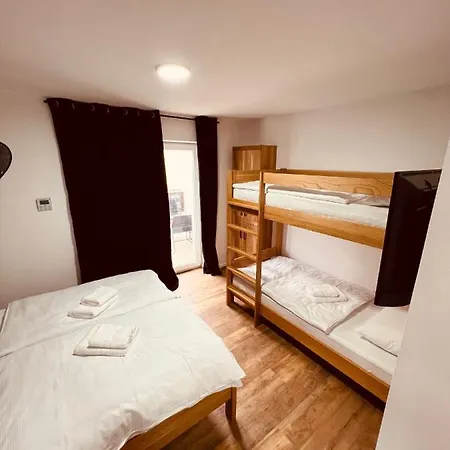 Pj Cerklje - 5min To Airport - Free Parking Hotel