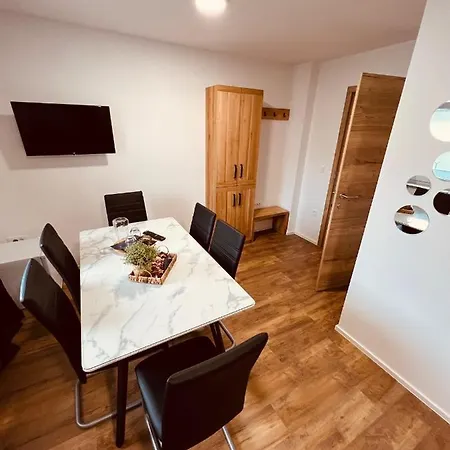 Pj Cerklje - 5min To Airport - Free Parking Hotel
