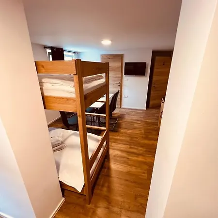 Hotel Pj Cerklje - 5min To Airport - Free Parking 4*