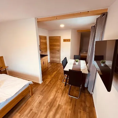 Aparthotel Pjagodic Cerklje - 5min To Airport Cerklje na Gorenjskem