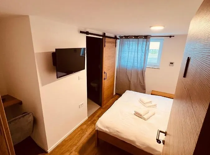 Hotel Pjagodic Cerklje - 5min To Airport - Free Parking 4*