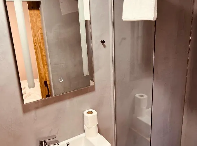 Pjagodic Cerklje - 5min To Airport - Free Parking 4*