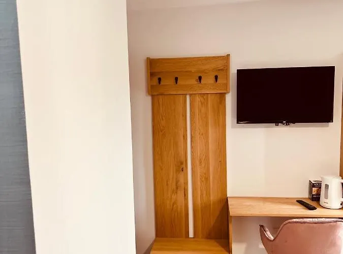 Hotel Pjagodic Cerklje - 5min To Airport - Free Parking