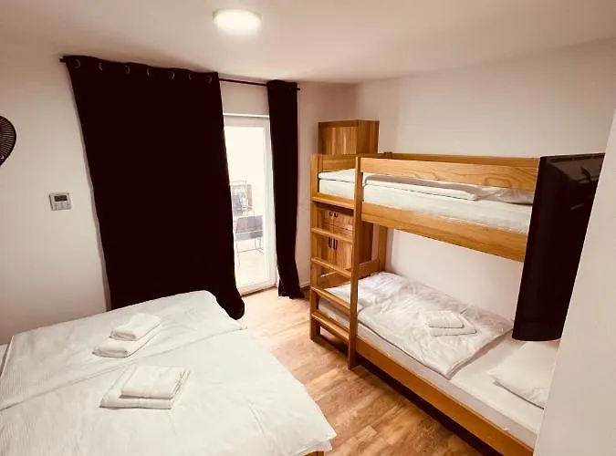 Pjagodic Cerklje - 5min To Airport - Free Parking Hotel