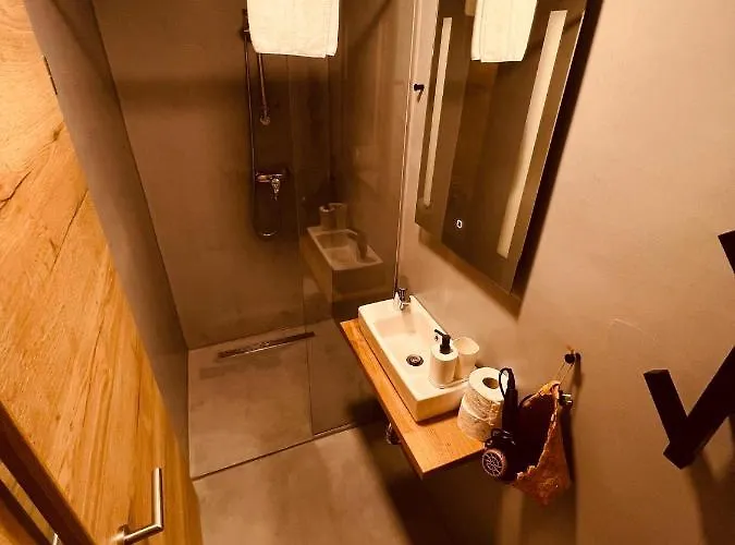 Pjagodic Cerklje - 5min To Airport - Free Parking Hotel