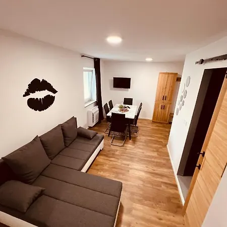 Pjagodic Cerklje - 5min To Airport Lägenhetshotell Cerklje na Gorenjskem